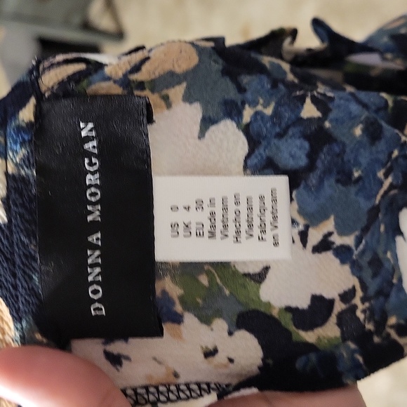 Dress - Picture 3 of 4